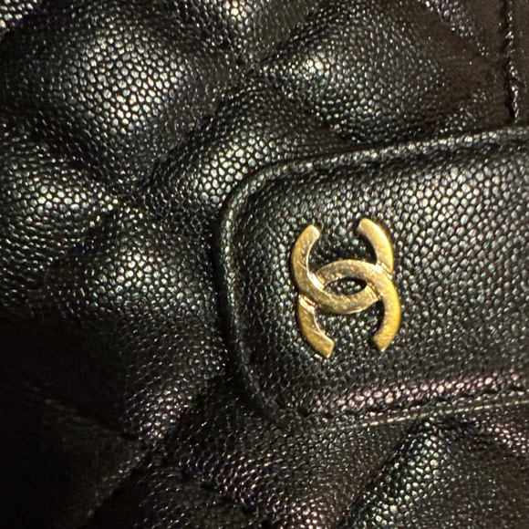 Chanel wallet LOOKING TO TRADE - Picture 5 of 16